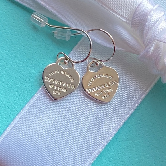 Return to Tiffany & Co Mini Heart tags on French Hook Earrings 925 - Picture 3 of 5